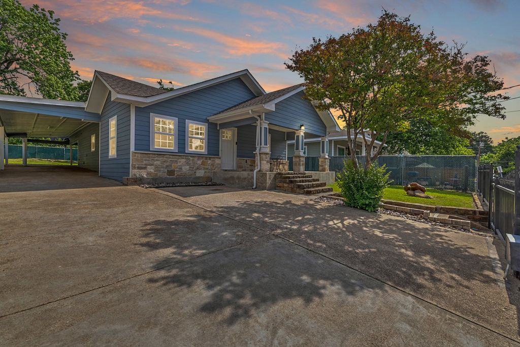 813 Brooks Avenue, Dallas, TX 75208