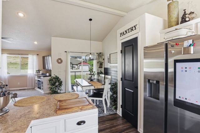 1027 S Virgil Ct, Spokane Valley, WA 99016