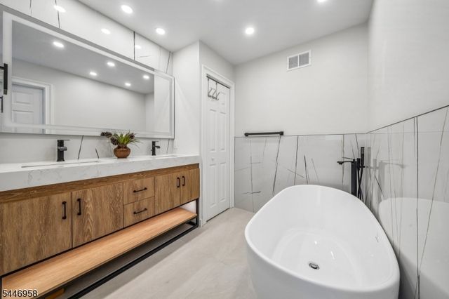 28 Brookside Pl, Livingston Twp., NJ 07039
