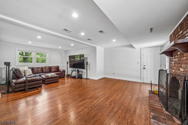 28 Brookside Pl, Livingston Twp., NJ 07039
