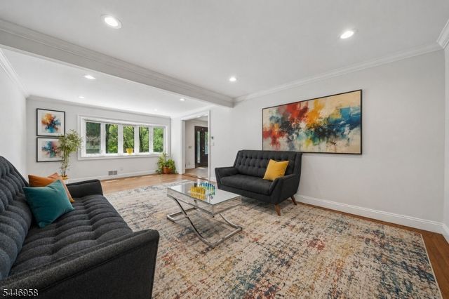 28 Brookside Pl, Livingston Twp., NJ 07039