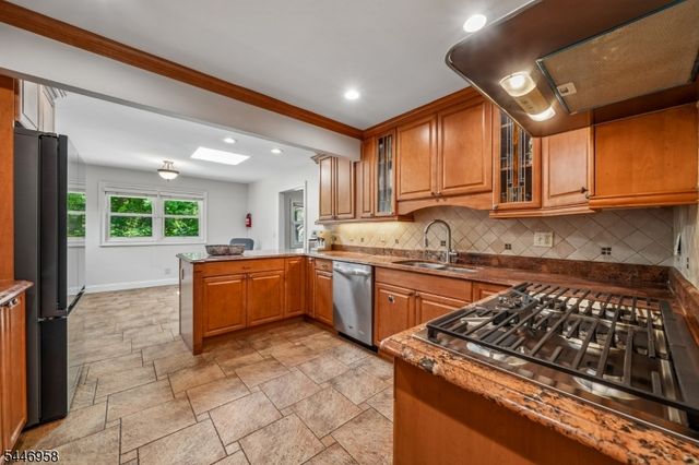 28 Brookside Pl, Livingston Twp., NJ 07039
