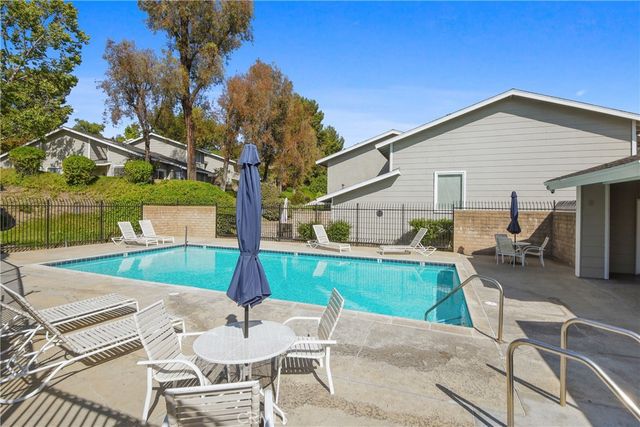 1338 Oahu, West Covina, CA 91792