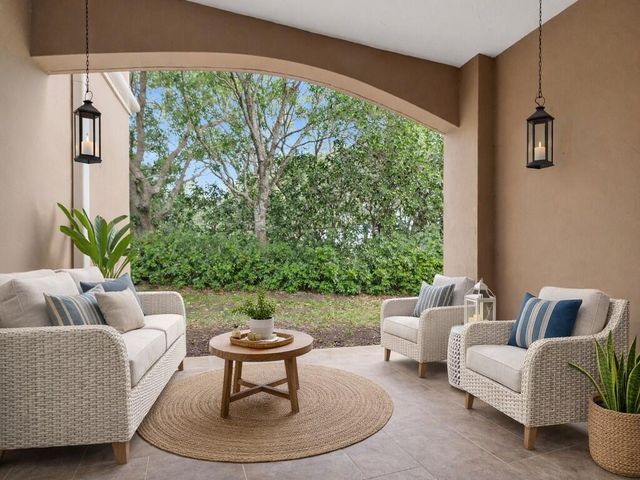 5095 Fairways Circle 102, Vero Beach, FL 32967