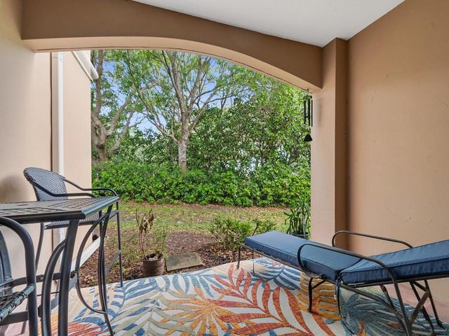 5095 Fairways Circle 102, Vero Beach, FL 32967