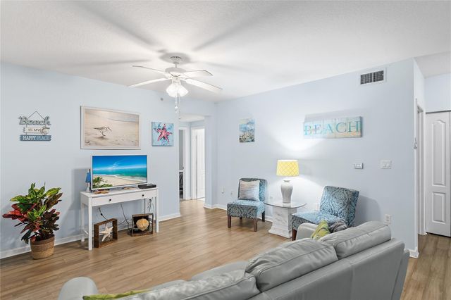 5095 Fairways Circle 102, Vero Beach, FL 32967