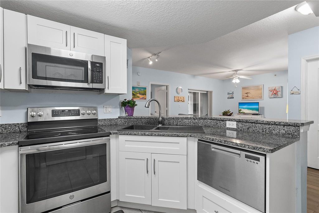 5095 Fairways Circle 102, Vero Beach, FL 32967