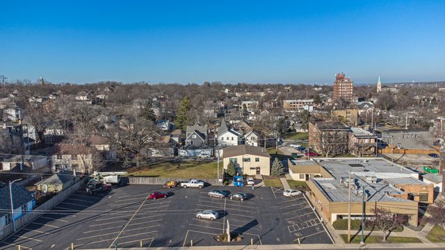 407 W Jefferson Street E, Joliet, IL 60435