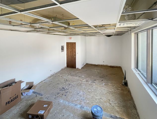 407 W Jefferson Street E, Joliet, IL 60435