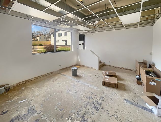 407 W Jefferson Street E, Joliet, IL 60435