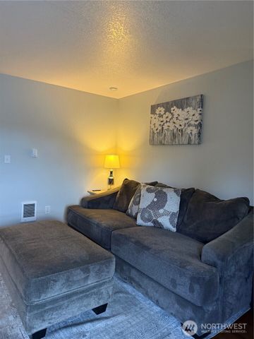 5726 99th Street Ct E, Puyallup, WA 98373