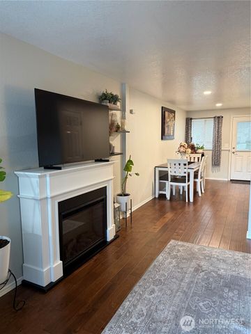 5726 99th Street Ct E, Puyallup, WA 98373