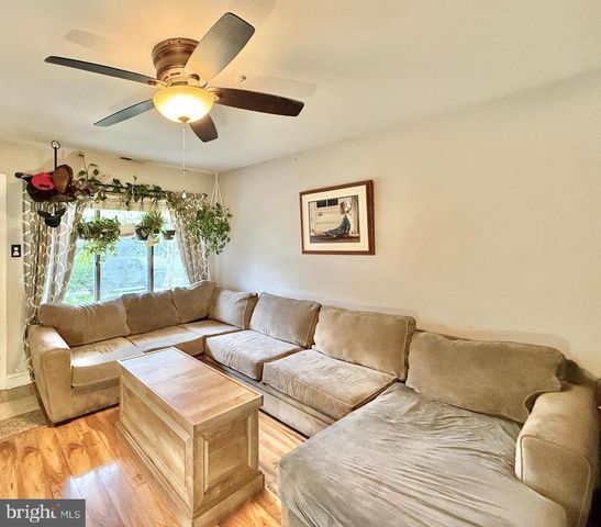 64 WOODWAY DR, West Deptford, NJ 08066
