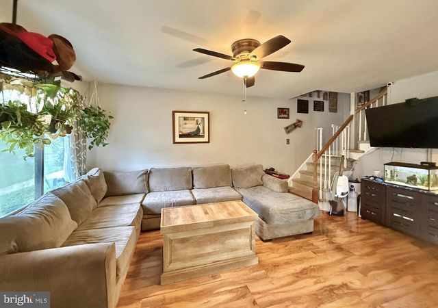 64 WOODWAY DR, West Deptford, NJ 08066