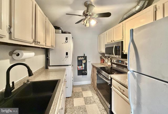 64 WOODWAY DR, West Deptford, NJ 08066