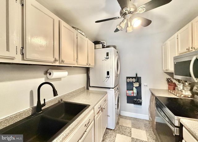 64 WOODWAY DR, West Deptford, NJ 08066