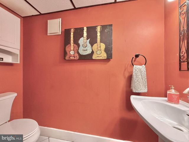 64 WOODWAY DR, West Deptford, NJ 08066