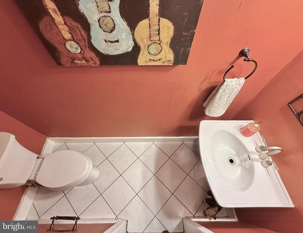 64 WOODWAY DR, West Deptford, NJ 08066