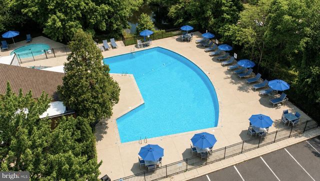 64 WOODWAY DR, West Deptford, NJ 08066