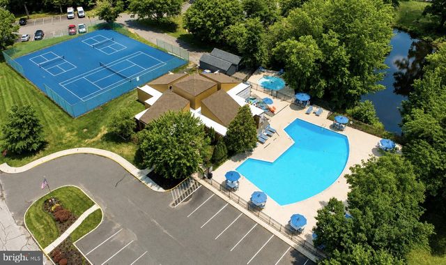 64 WOODWAY DR, West Deptford, NJ 08066
