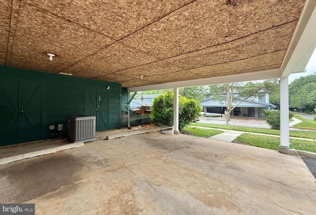 64 WOODWAY DR, West Deptford, NJ 08066