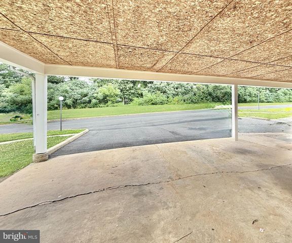 64 WOODWAY DR, West Deptford, NJ 08066
