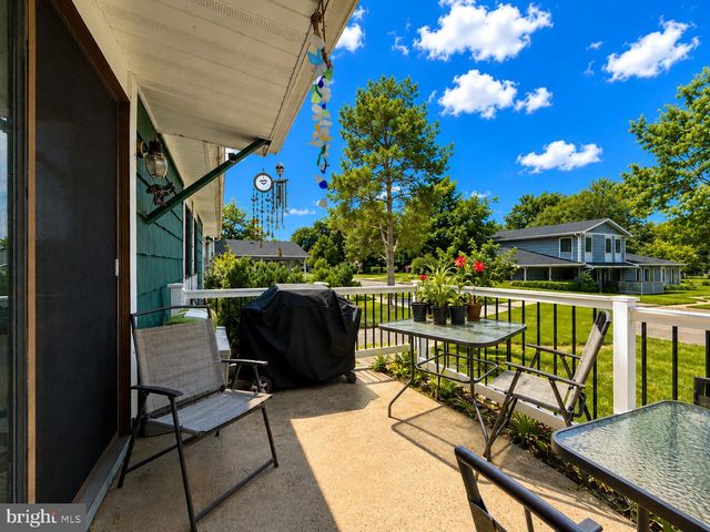 64 WOODWAY DR, West Deptford, NJ 08066