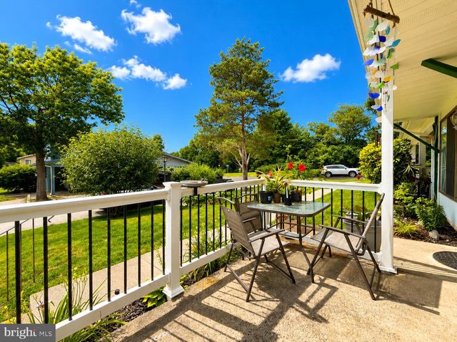 64 WOODWAY DR, West Deptford, NJ 08066