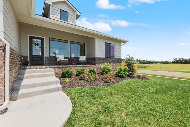 3401 S Linden Ct, Wichita, KS 67210