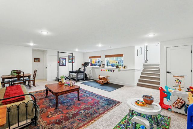 3401 S Linden Ct, Wichita, KS 67210