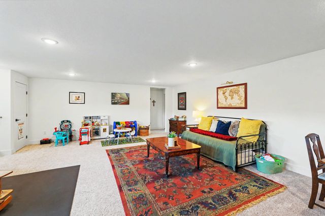 3401 S Linden Ct, Wichita, KS 67210