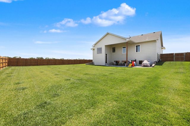 3401 S Linden Ct, Wichita, KS 67210