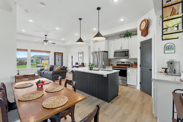 3401 S Linden Ct, Wichita, KS 67210