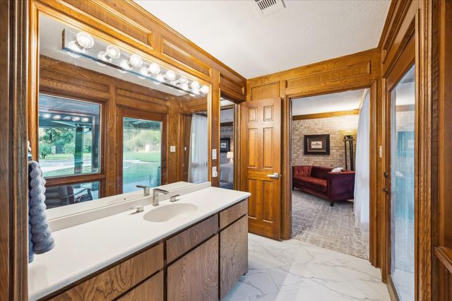 1717 S Columbia Drive, West Columbia, TX 77486