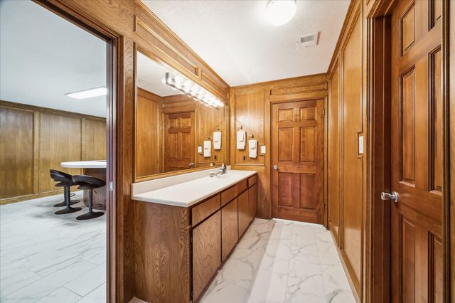 1717 S Columbia Drive, West Columbia, TX 77486