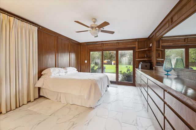 1717 S Columbia Drive, West Columbia, TX 77486