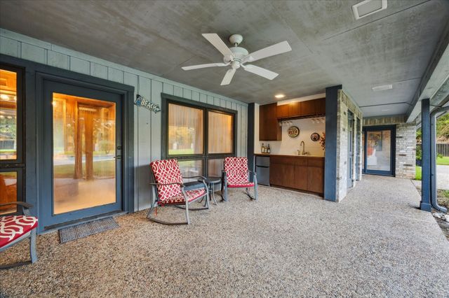 1717 S Columbia Drive, West Columbia, TX 77486