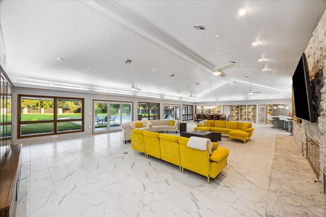 1717 S Columbia Drive, West Columbia, TX 77486