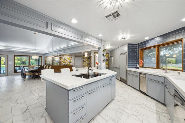 1717 S Columbia Drive, West Columbia, TX 77486