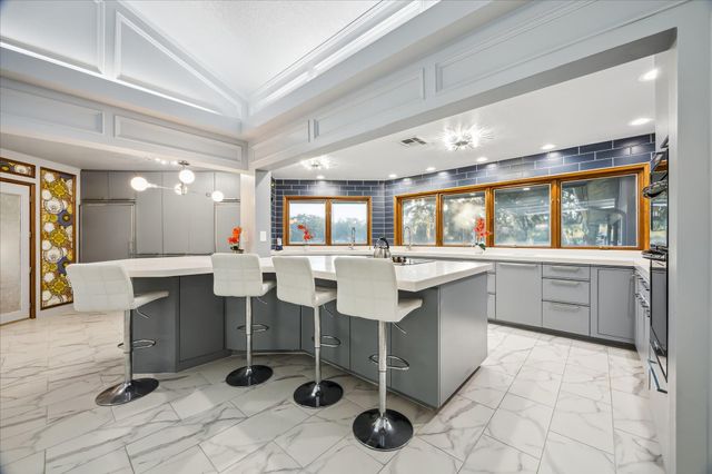 1717 S Columbia Drive, West Columbia, TX 77486