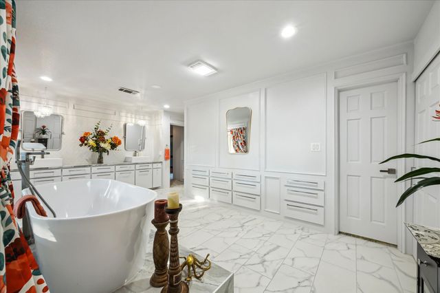 1717 S Columbia Drive, West Columbia, TX 77486