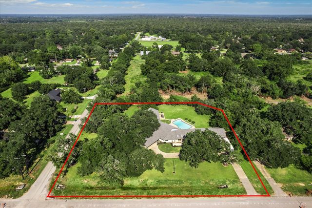 1717 S Columbia Drive, West Columbia, TX 77486