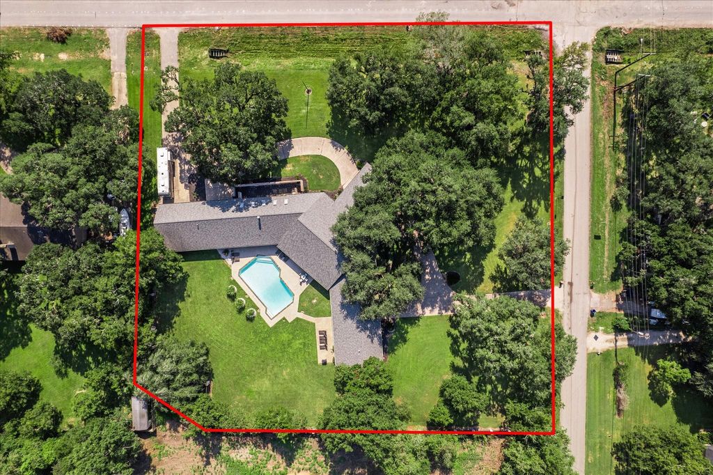 1717 S Columbia Drive, West Columbia, TX 77486