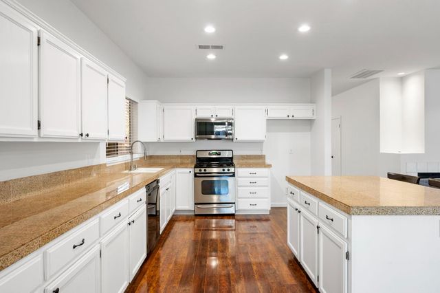 2526 River Cove Dr, Riverbank, CA 95367