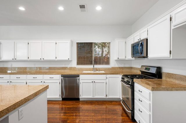 2526 River Cove Dr, Riverbank, CA 95367