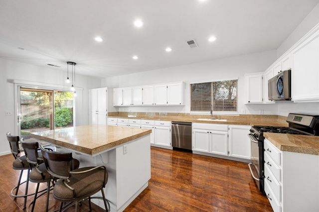 2526 River Cove Dr, Riverbank, CA 95367