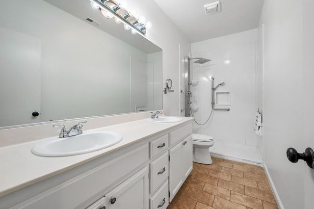 2526 River Cove Dr, Riverbank, CA 95367