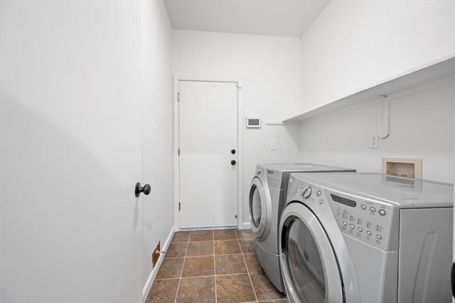 2526 River Cove Dr, Riverbank, CA 95367