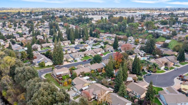 2526 River Cove Dr, Riverbank, CA 95367