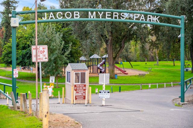 2526 River Cove Dr, Riverbank, CA 95367